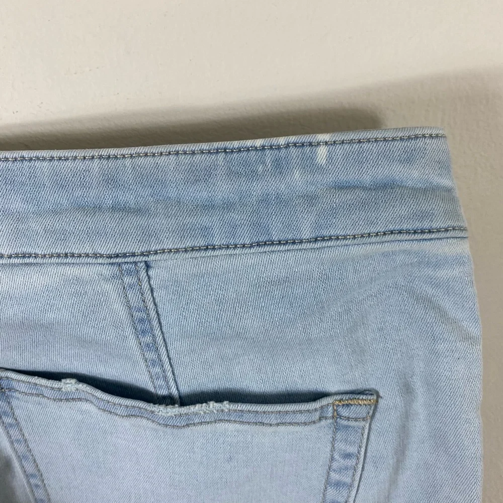 Free People Youthquake Cropped Flare Jeans in Bleach Out Light Wash - 32 - Picture 15 of 16